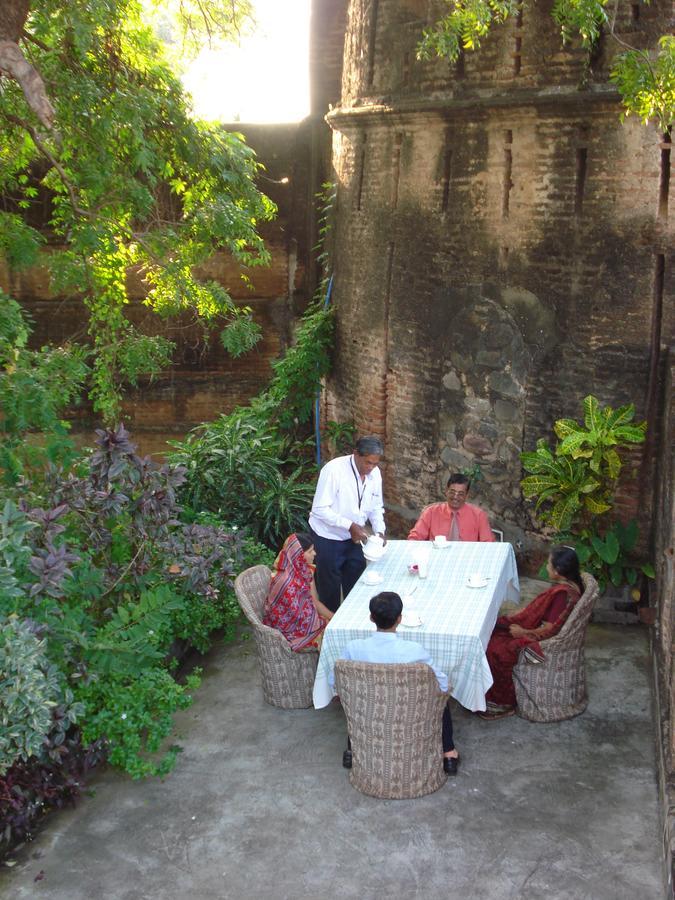 Labboo'Z Cafe And Lodge Maheshwar Exterior photo